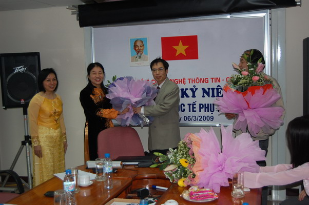 Mít tinh kỷ niệm ngày quốc tế phụ nữ 8/3