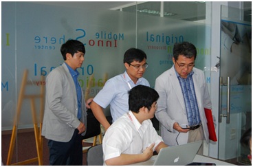 Công ty Samsung Electronics Vietnam đến thăm phòng Lab phát triển ứng dụng và khoa đào tạo Đa phương tiện thuộc CDIT